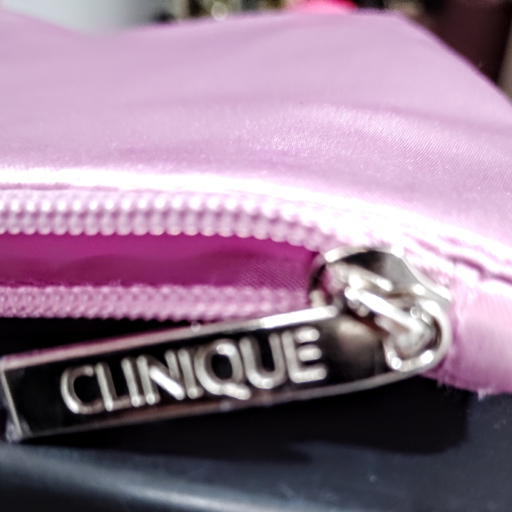 π©·*Clinique* Baby Pink Cosmetic Pouch with SUPER CUTE PATCHESπ π ππ©΅π©· - Picture 3 of 4